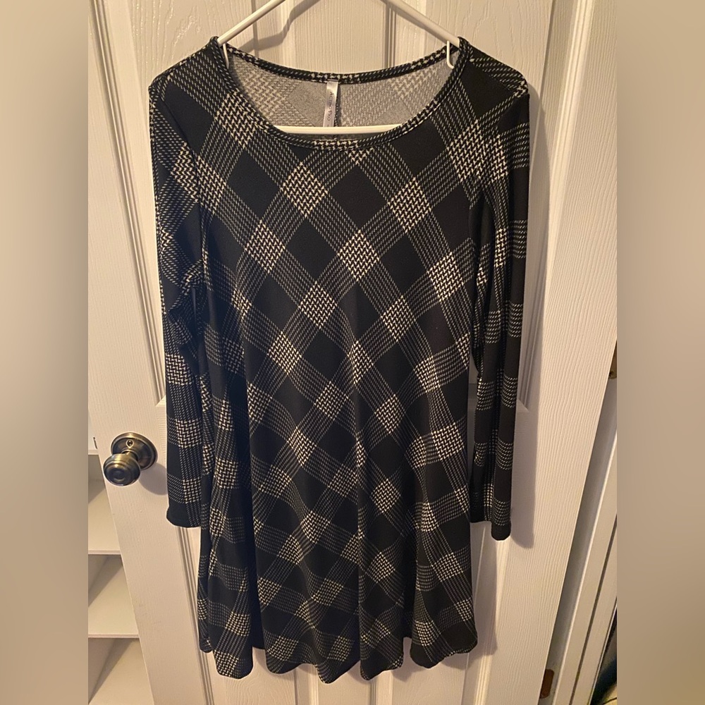 NWT Acting Pro Black and White Checkered Dress Size Large